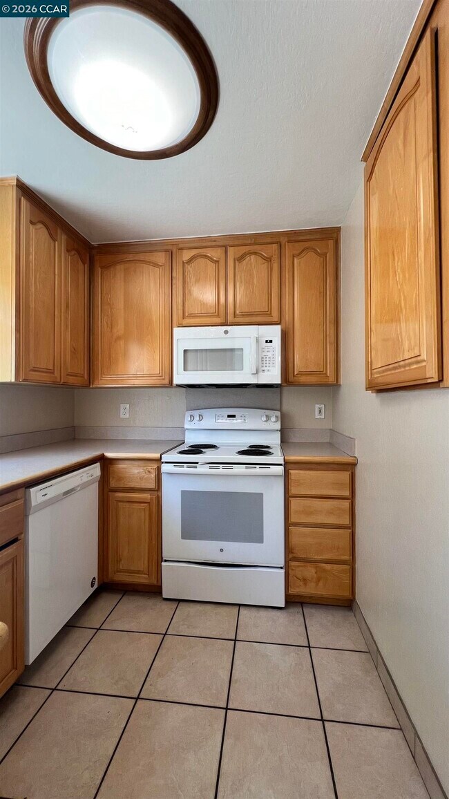 Building Photo - 2828 Royal Ann Ln