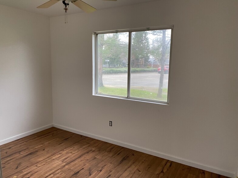 Room 1 downstairs - 1253 Ravenshoe Way