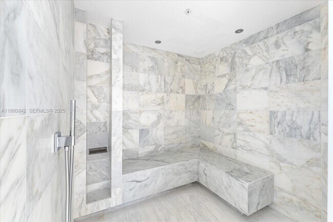 Building Photo - 700 NE 26th Terrace