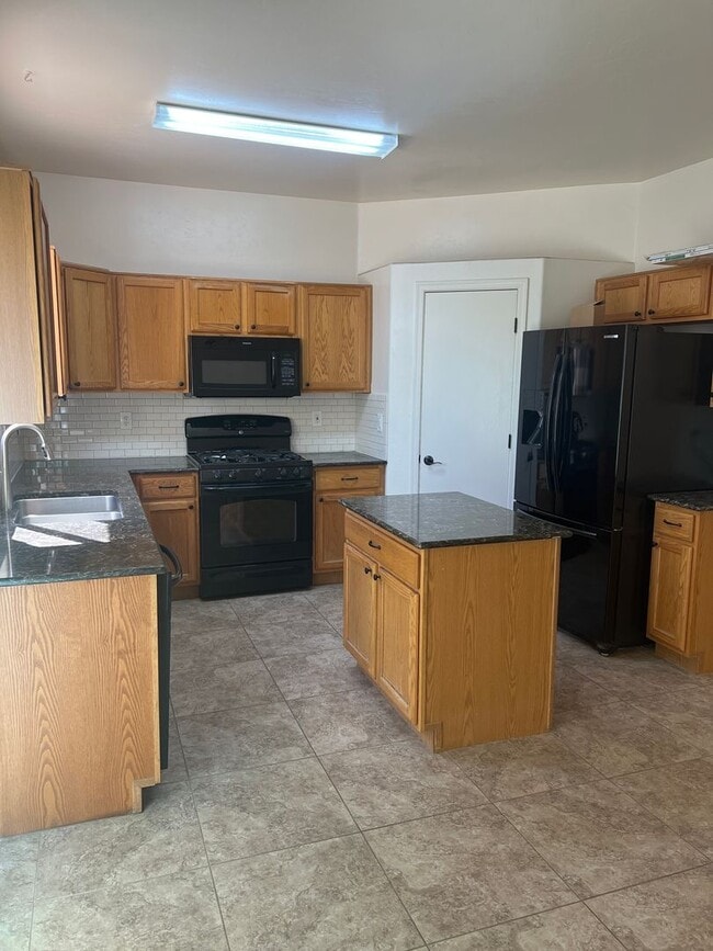 Building Photo - $500 off move in costs with move in by 5/1...
