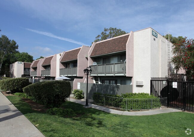 Primary Photo - Corona Park Apartments