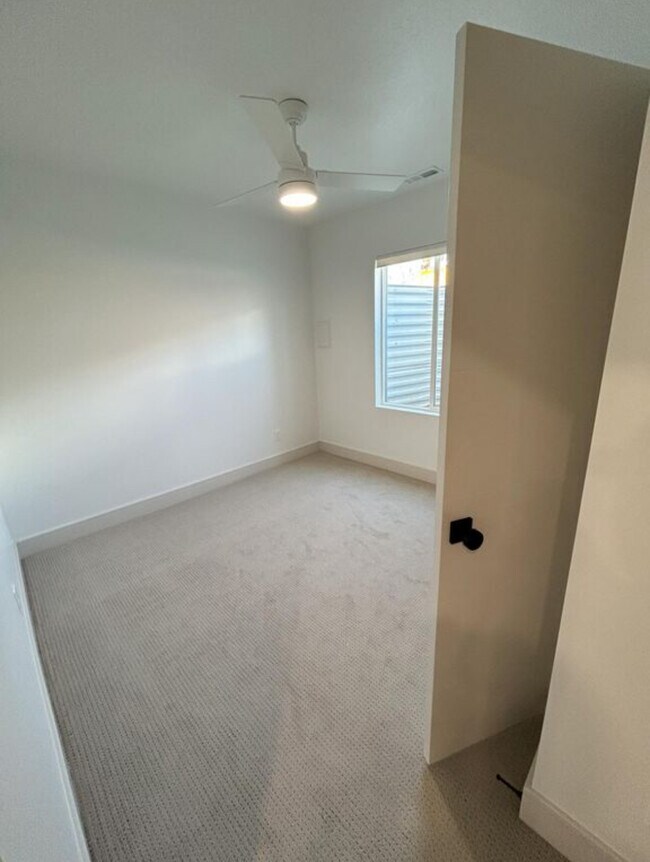 Building Photo - 288 E Center St