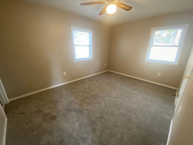 Building Photo - 3 Bedroom, 1.5 Bathroom House in Winston-S...