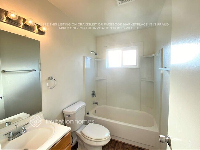 Building Photo - 1637 Amapola St