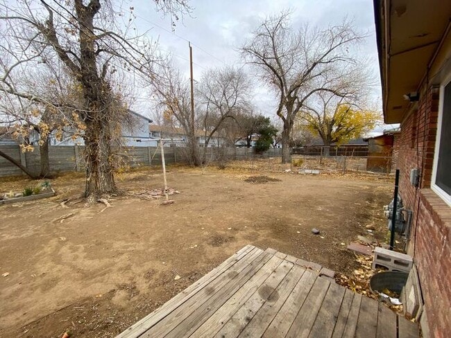 Building Photo - Reno Duplex - 1 Small Pet Friendly, Garage, Dishwasher, Washer/Dryer Inside Unit