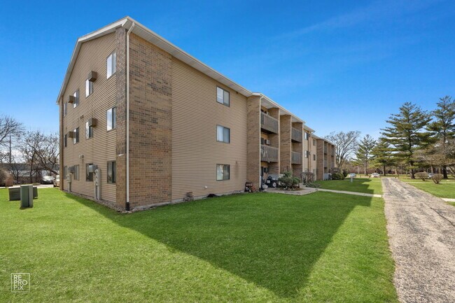 Building Photo - 645 S Virginia Rd