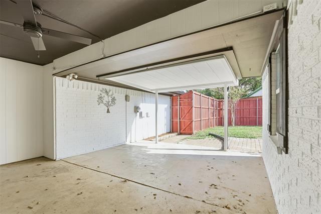 Building Photo - 1901 Wellington Dr