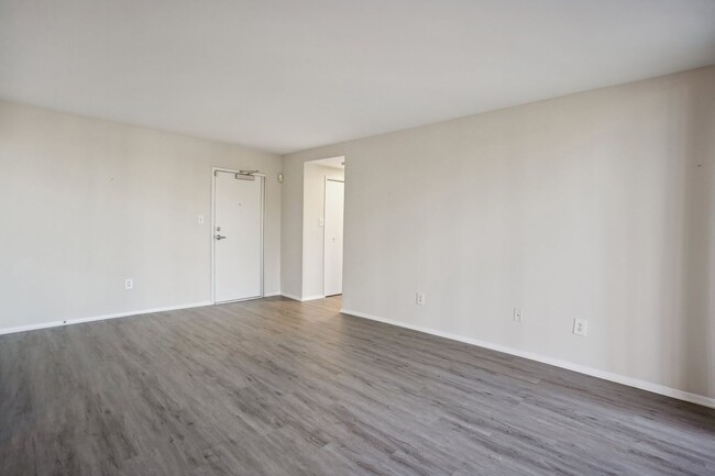 Building Photo - beautifully updated 1-bedroom, 1-bath condo