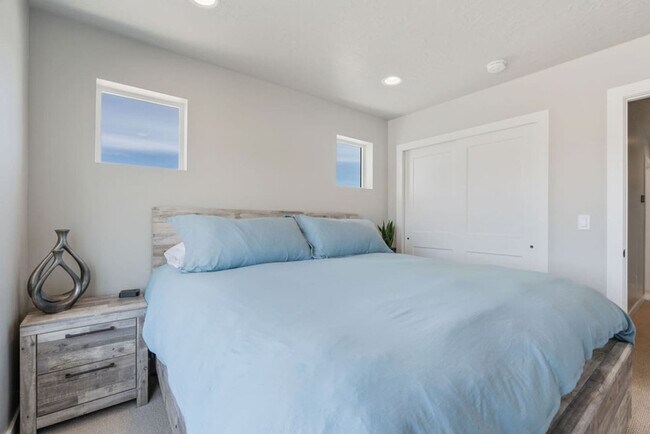 Building Photo - 6831 Silver Creek Dr
