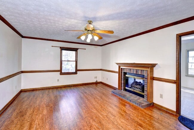 Building Photo - 411 Willards Way
