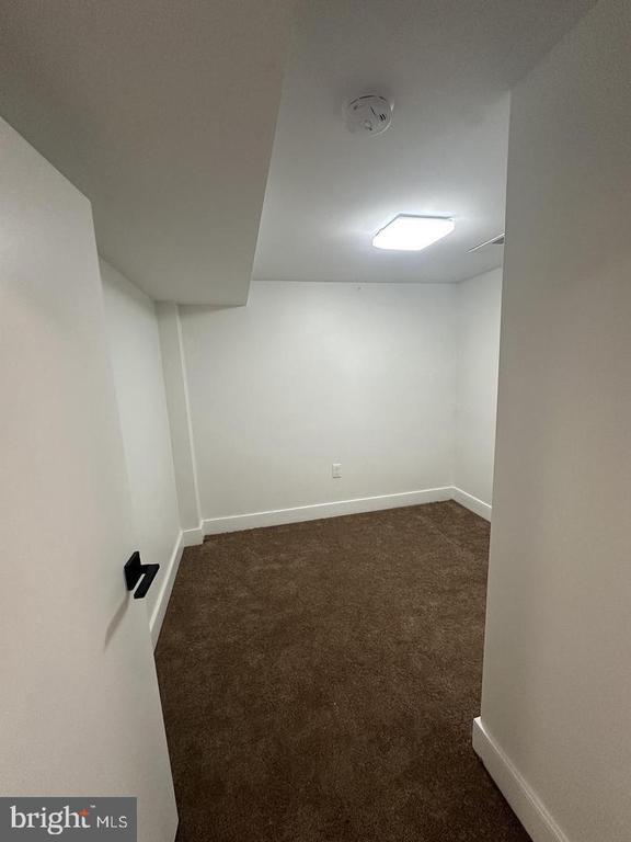 Building Photo - 744 E Cold Spring Ln