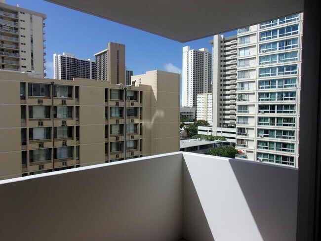 Building Photo - C0386 - ALA WAI TOWNHOUSE