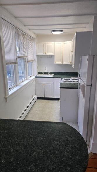 Building Photo - 10 King Ln