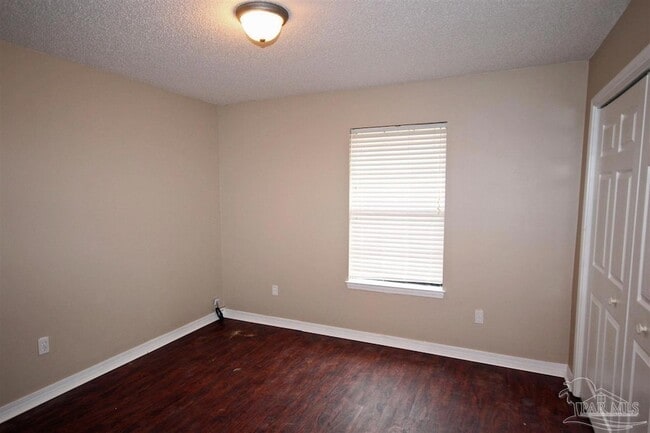 Building Photo - 6250 Starhill Dr