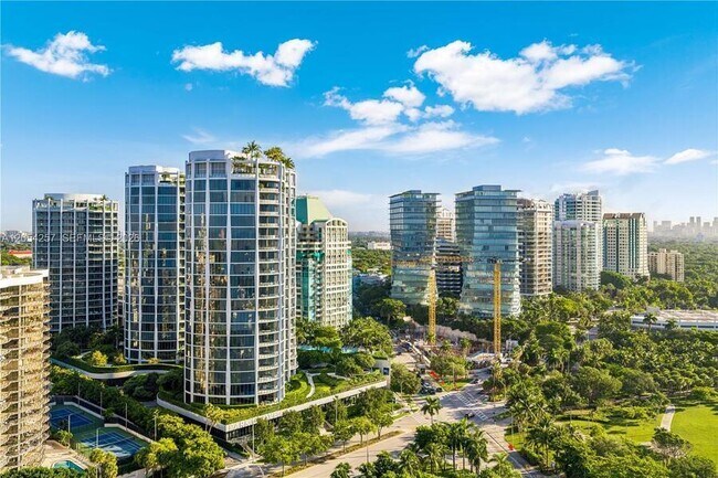 Building Photo - 2831 S Bayshore Dr