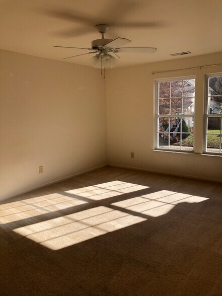 Building Photo - 557 Lakeside Valley Dr