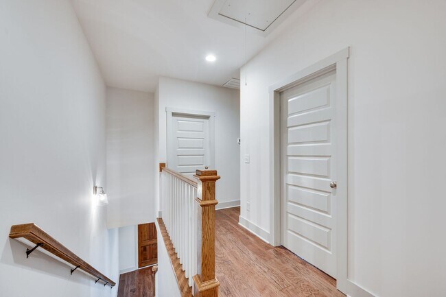 Building Photo - Beautiful 3BE/2.5BA by Invent Communities/...
