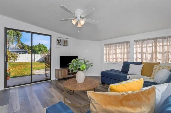 Building Photo - 676 Orangewood Dr