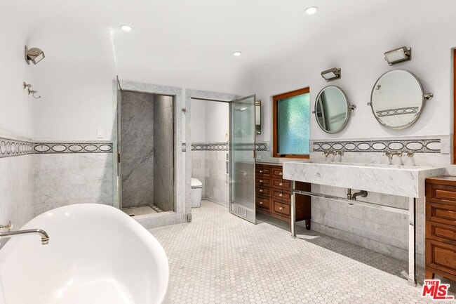 Building Photo - 11159 La Maida St