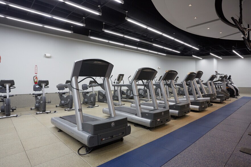 Fintness Center - 1121 Arlington Blvd