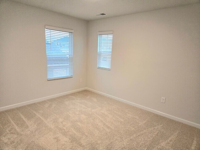 Building Photo - 4828 Southwind Rd