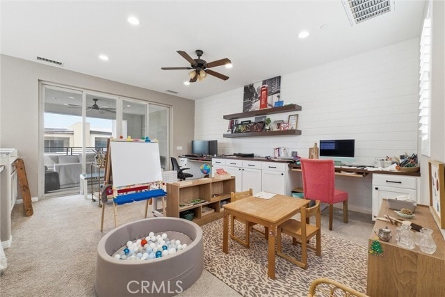 Building Photo - 155 Spectacle