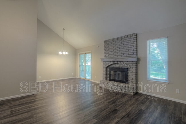 Building Photo - 613 NE 114th Terrace