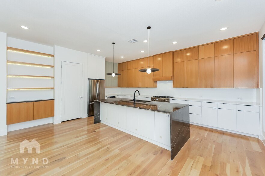 Building Photo - 1012 Mobile St