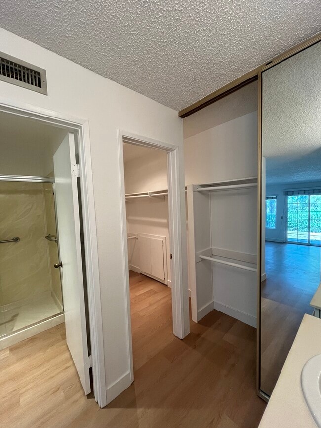 Building Photo - 1550 Apache Dr