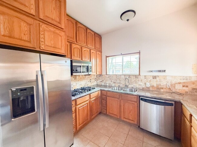 Building Photo - 4 bed 3 bath Single-family Home in Glenview/Lower Diamond area of Oakland