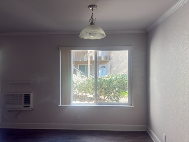 Building Photo - 8545 Villa La Jolla Dr