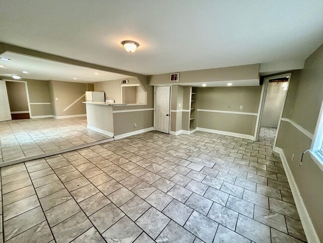 Building Photo - 2 Bedroom in Richmond! - Water Included!