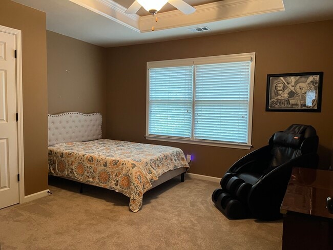 Building Photo - 201 Glenrise Ct