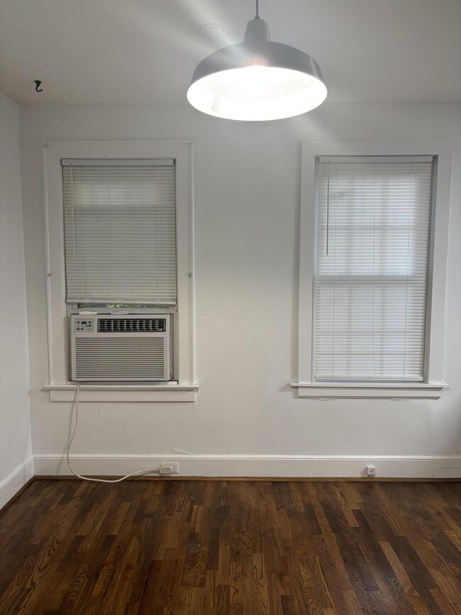 Building Photo - 401 N Magnolia St