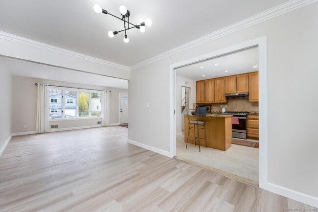 Building Photo - 14 Amherst Rd