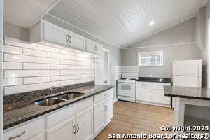 Building Photo - 2209 N Flores St