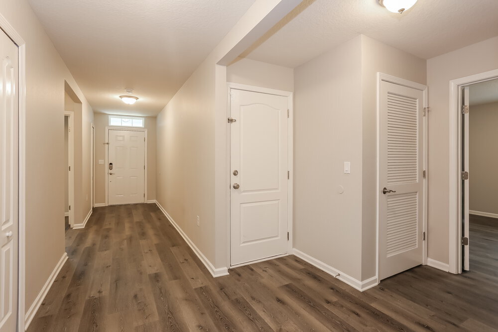 Building Photo - 1981 April Oaks Dr