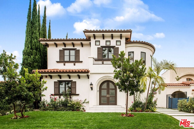 Building Photo - 245 S La Peer Dr