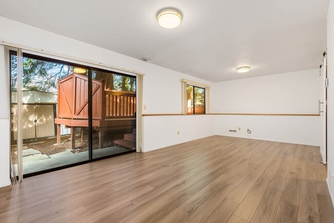 Building Photo - 10716 NE 144th Ct