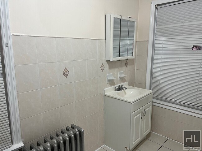 Building Photo - 93 AVENUE