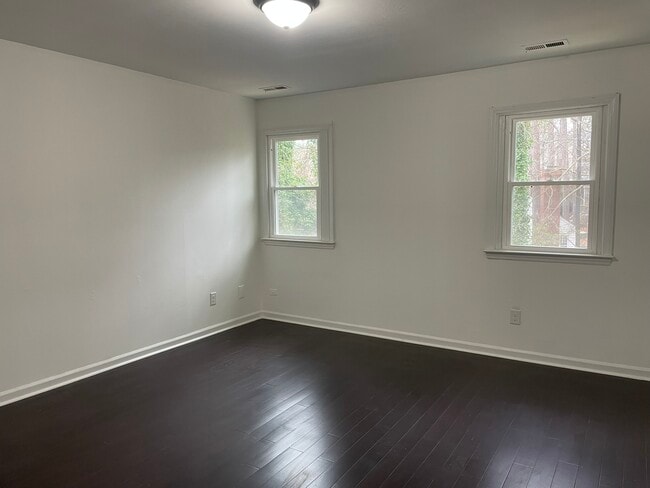 Building Photo - 6909 Glendower Rd