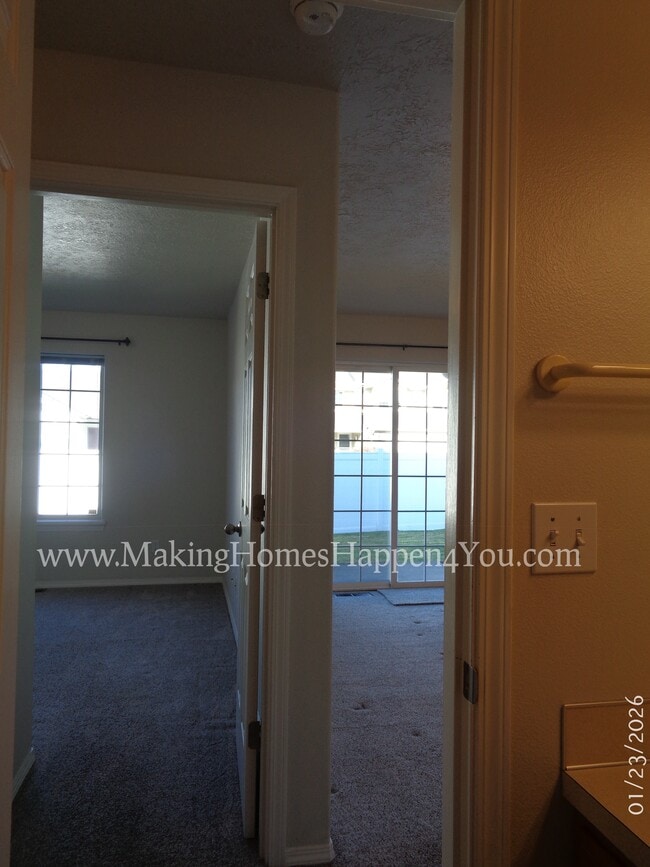 Building Photo - 7475 Parkplace Dr NE