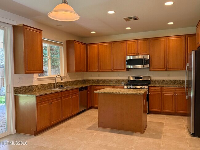 Building Photo - 10890 Oakhaven Dr