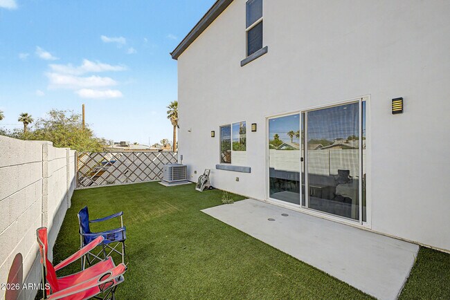 Building Photo - 1344 E Polk St