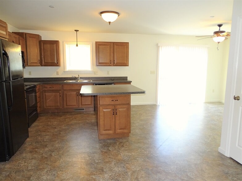 Building Photo - 256 Limestone Dr