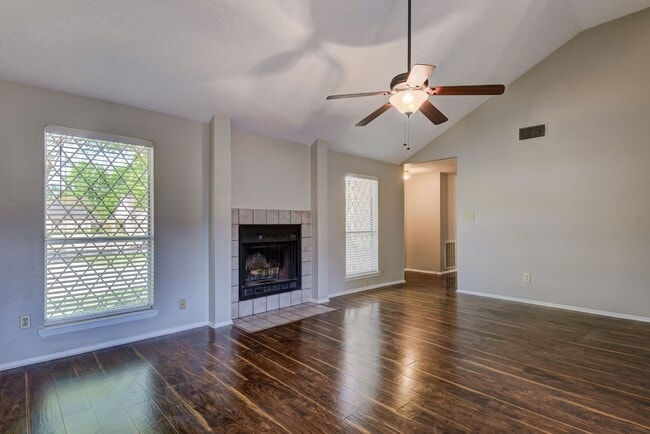 Building Photo - 412 Meadowpoint Dr