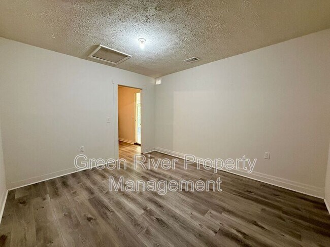Building Photo - 7398 Worthington Rd