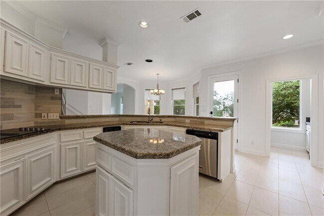 Building Photo - 16018 Fontaine Ave