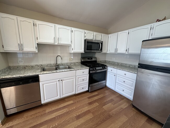 Building Photo - 535 Le Parc Cir