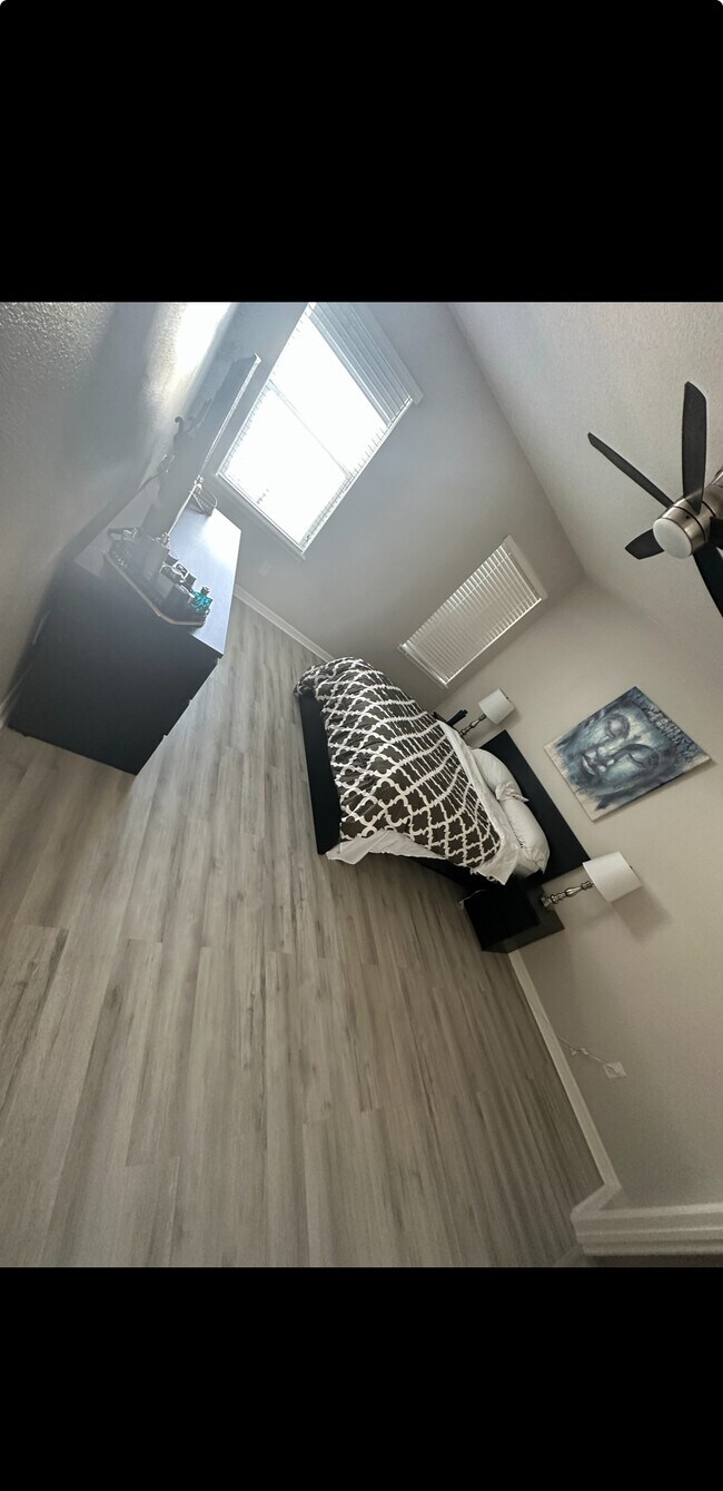 Master bedroom - 174 Prairie Falcon Dr